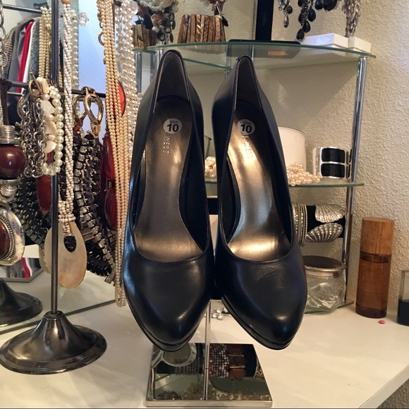 Nine West Shoes - NINE WEST nwot Black leather heels Sz 10